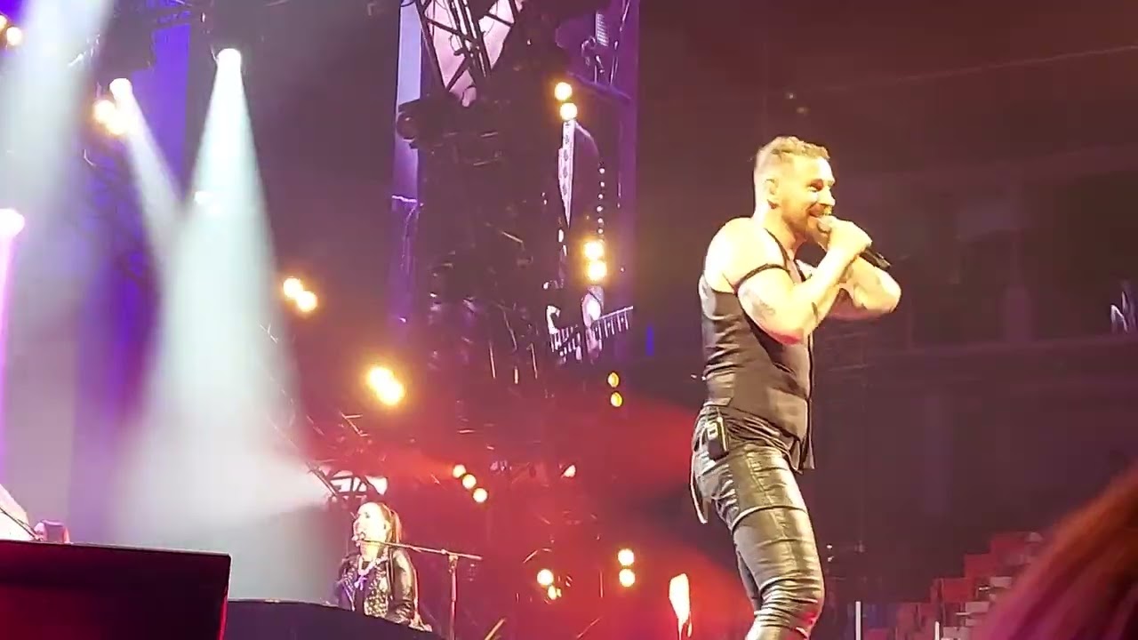 Lauri Tähkä - Nukkuvat  Aamut / Morsian   2.4.22  turku live