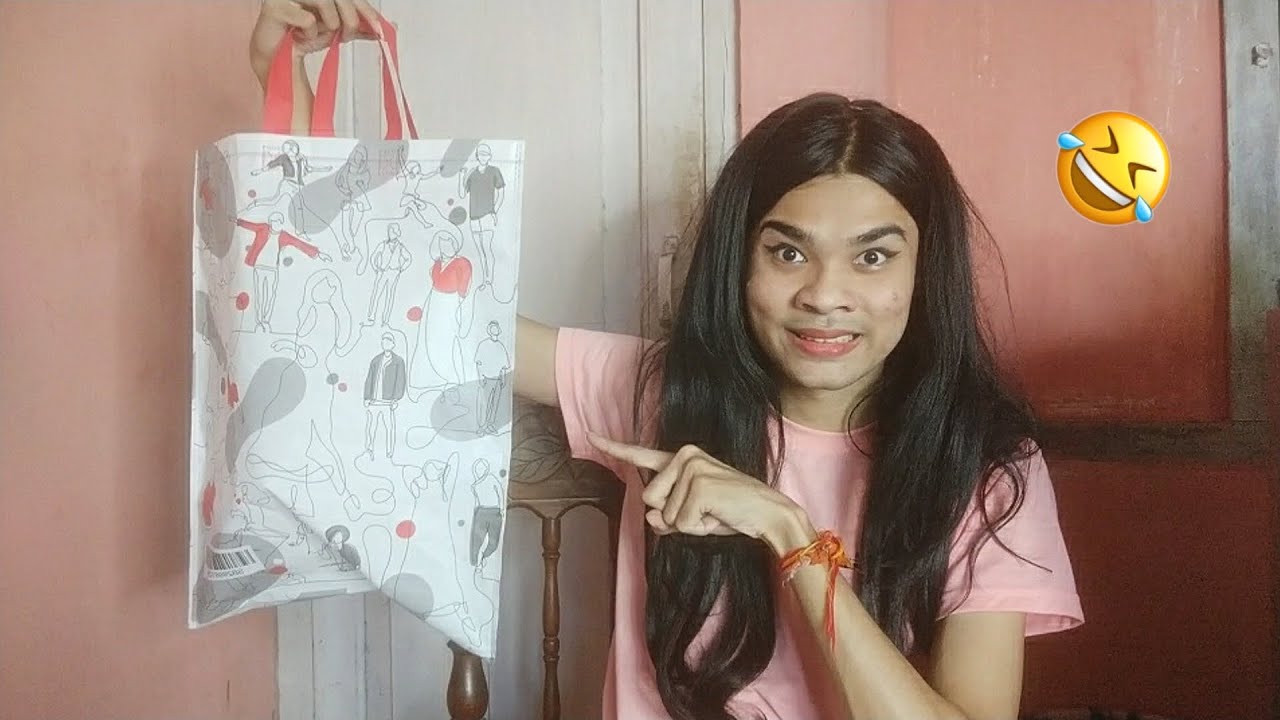 What's in my bag - Meghranjani Arya Das 😂