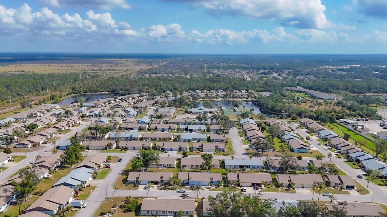 610 Apple Ln, Englewood, FL