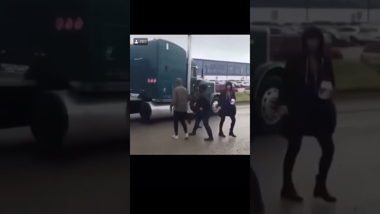 Trucker ends protest immediately / was he in the right? 😂😂😂 #trucking