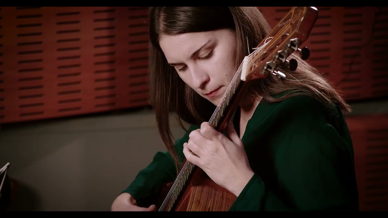 Antigoni Baxe plays Geminiden by Agustín Castilla-Ávila