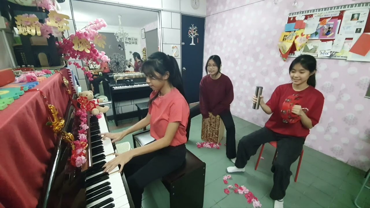 万事 All Right 酷哒哒 by Haylie Koh(piano), Adele Koh(shaker and tambourine), Lim Xin Yi (cajon)