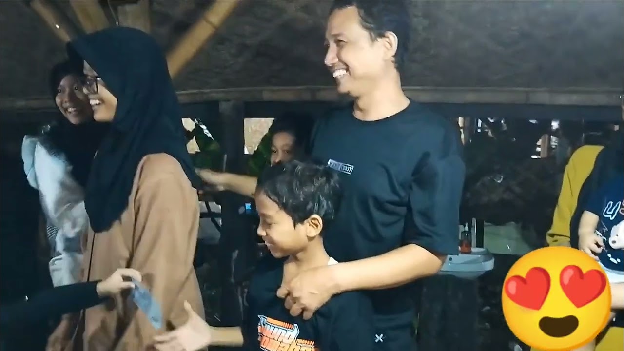 Sebelum semuanya mudik main game dulu.. bukan bocil yg antusias tp bpk2 nya haha.. 