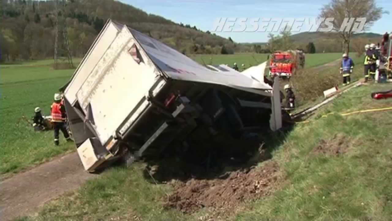B7 bei Waldkappel: LKW-Fahrer nach Unfall zwei Stunden eingeklemmt 21.04.2015