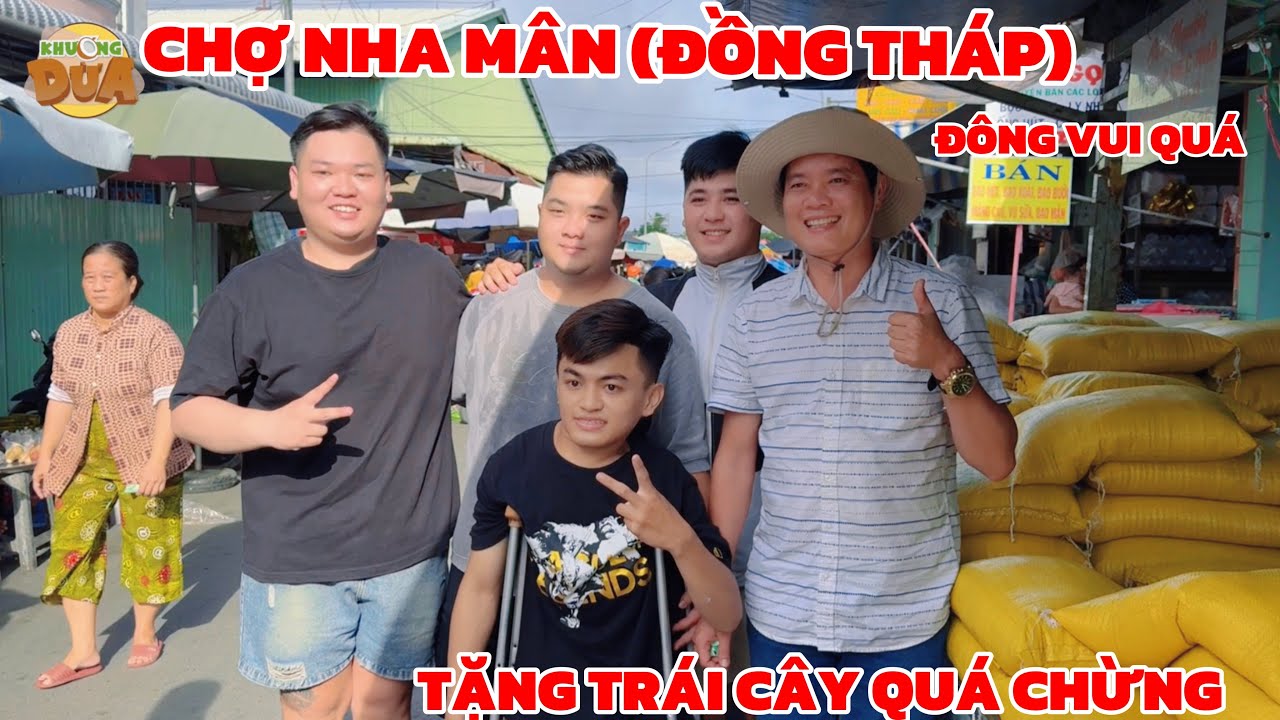 Chợ Nha Mân (Đồng Tháp) quá đông vui, bà con thương mến tặng Khương Dừa quá chừng trái cây 