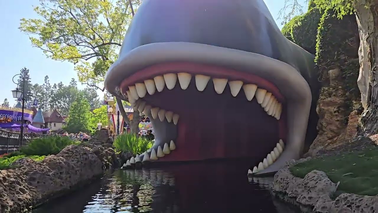 Journey Through Disneyland's Storybook Canals in 4K #disney ✨🏰💖🐋
