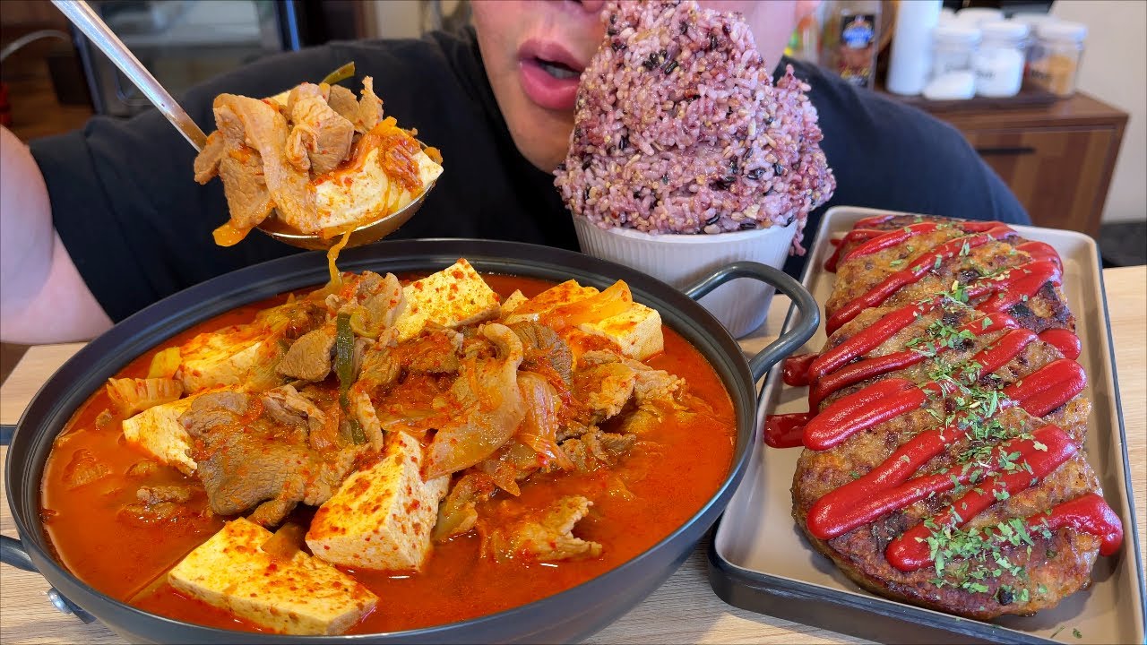 흑돼지김치찌개+떡갈비+고봉밥 땀 한바가지 흘리고 먹었습니다 MUKBANG