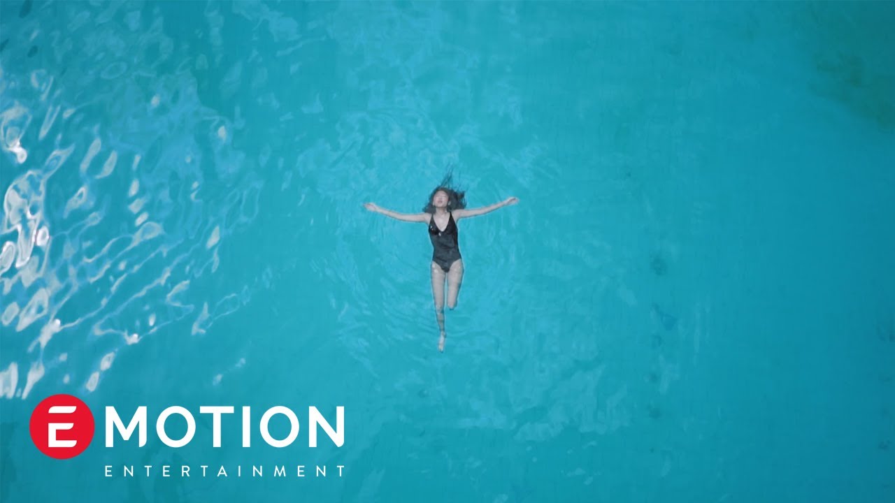 Agatha Suci - Siapa Dia (Official Music Video)