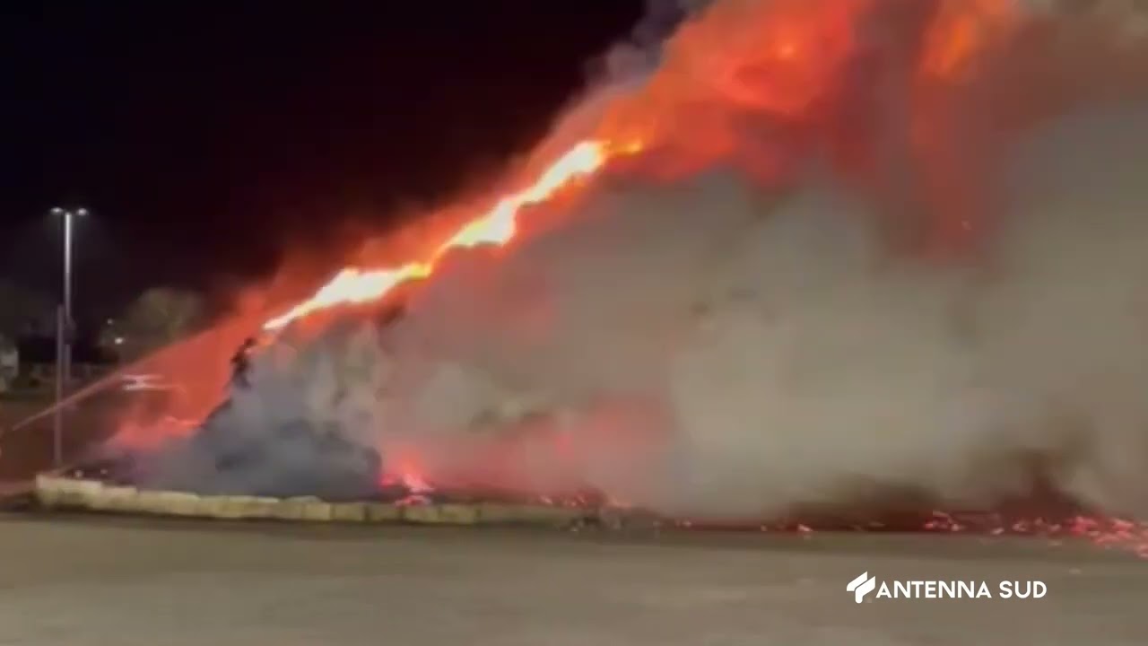 18 Gennaio 2023    Novoli LE   addio Focara 2023, i Vigili spengono le fiamme