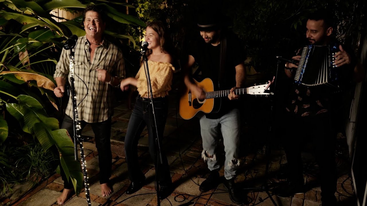 No Te Vayas - Carlos Vives & Elena Vives (Versión Acústica)