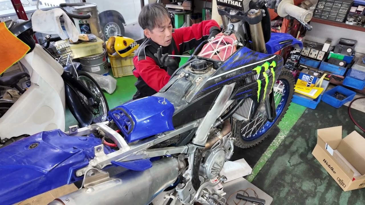 アウトライン　YZ250F マフラー〜外装取付け