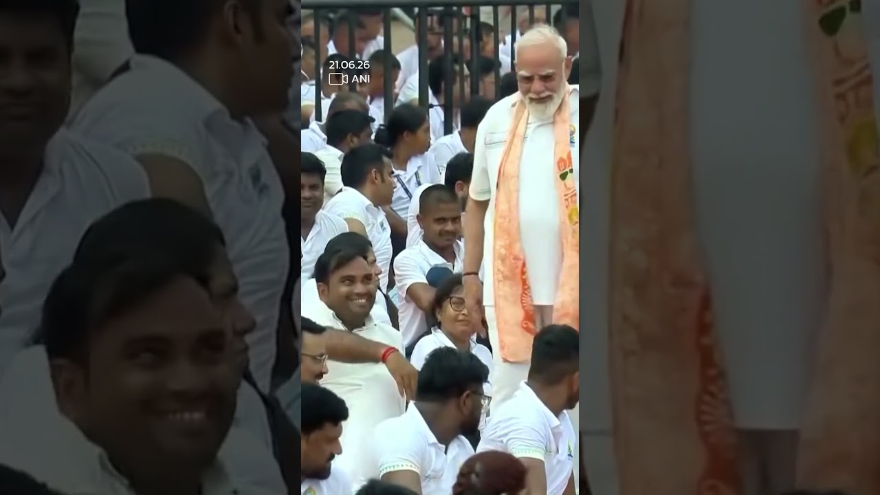 PM Modi's Gesture At Yoga Session Draws Respectful Response From Participant | Mo of Everything