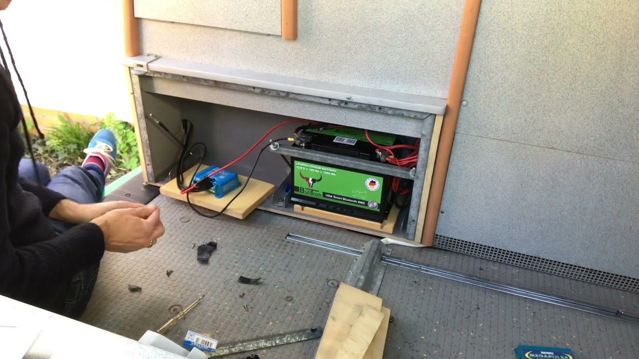 Einbau BULLTRON 12,8V 100Ah in VW-T4 California