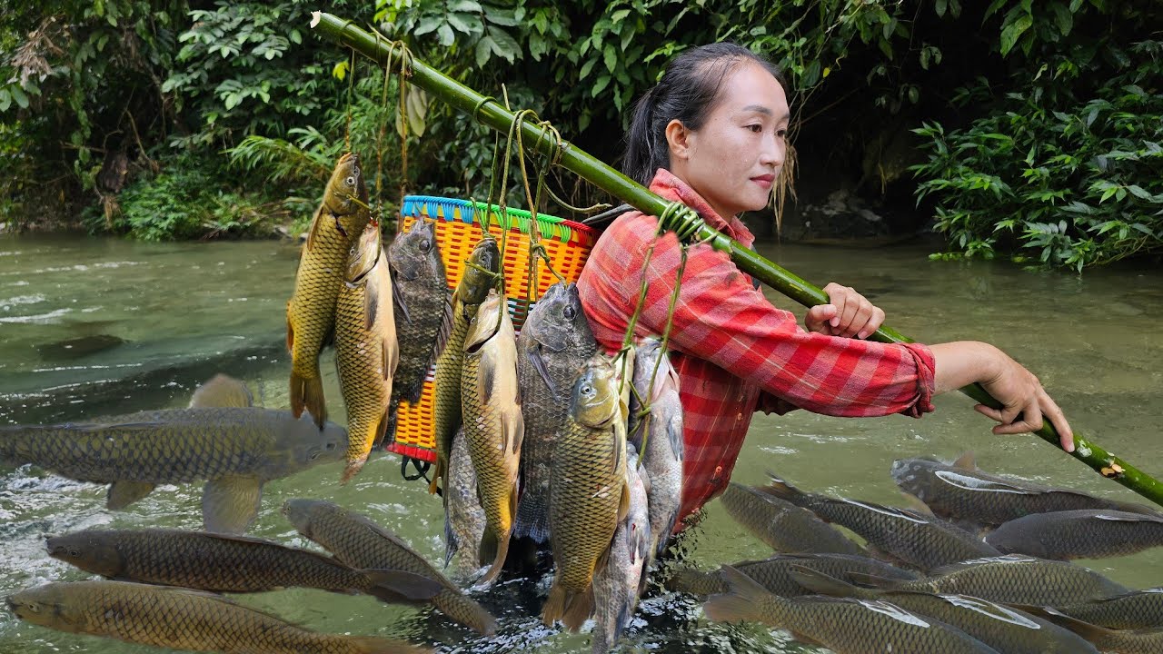 Catching fish, trapping giant fish by hand to sell at the market - Attractive grilled fish