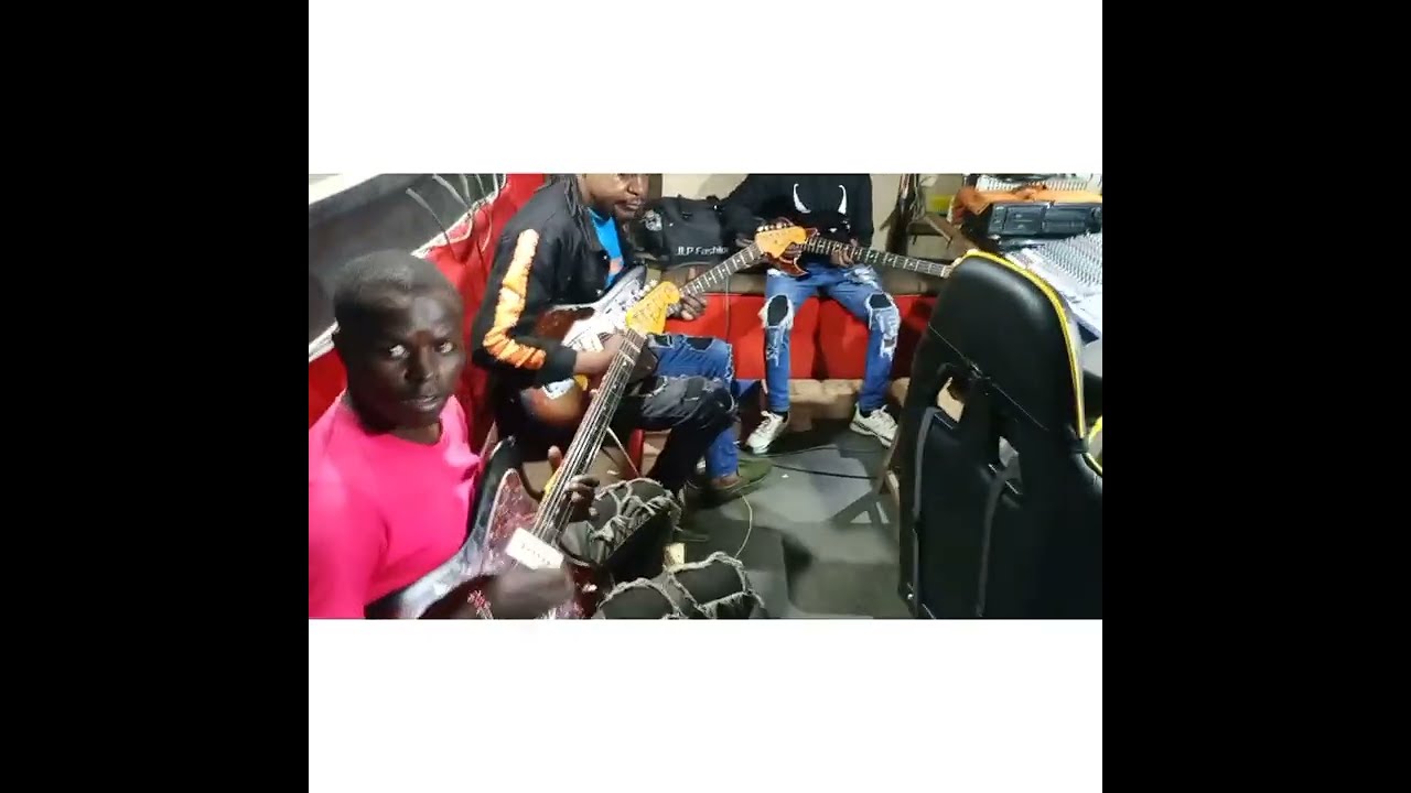 Studio session// kitema tsunami playing Rythym guitar 🎸 titi man solo bass kitheini