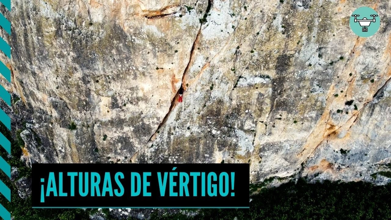 Escalador a vista de DRONE: Escalando en el 