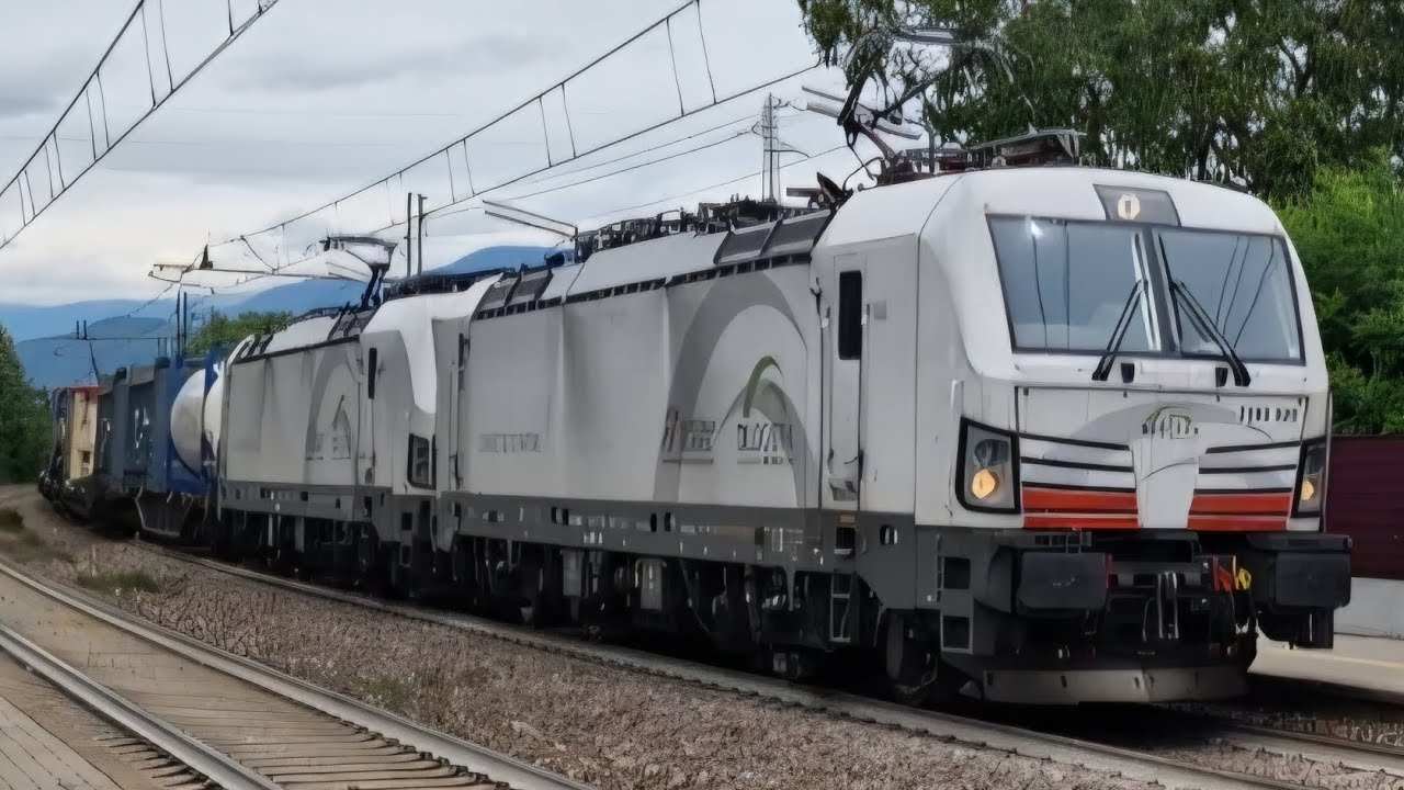 2 treni merci con doppia Vectron nei 30 minuti di orologio a Magre' Cortaccia,linea Verona Brennero 