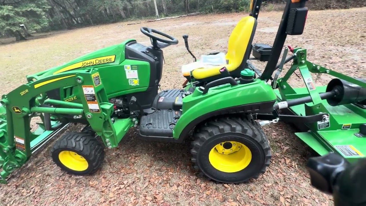 Компактный трактор John Deere 1023e