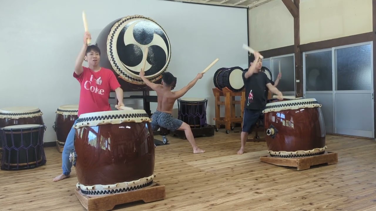 志多ら 稽古場へ