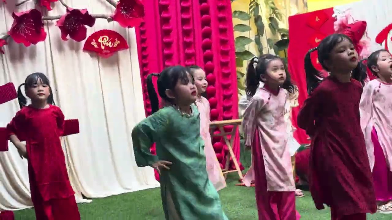 Tết là đây chứ đâu | Biểu diễn lớp lá 1 Mầm non Hoa Trạng Nguyên - Tết 2026