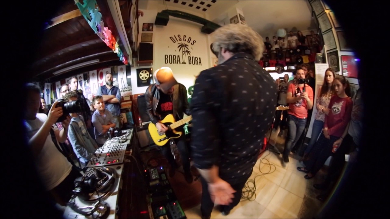 León Benavente en Discos Bora Bora