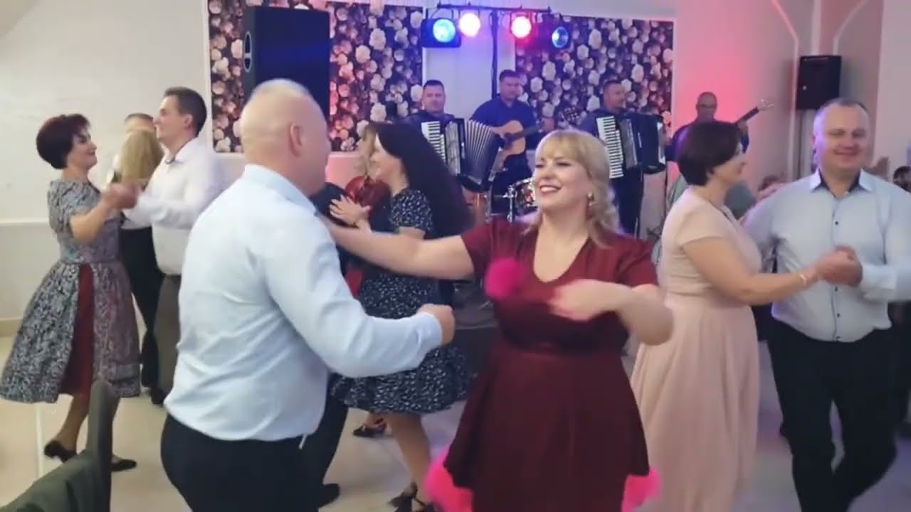 Kiedy Muzyka Popłynęła – Wszyscy Wstali Od Stołów i Sala Zamieniła Się w Parkiet