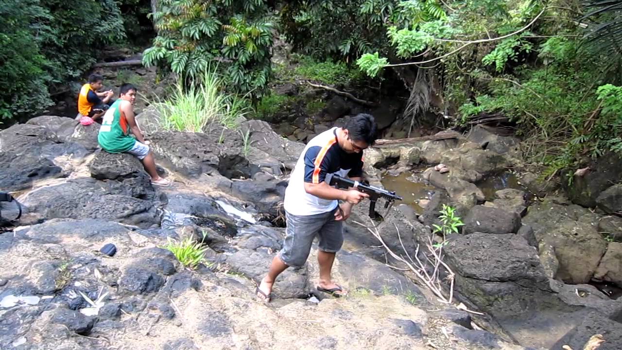 KG9 submachine gun..