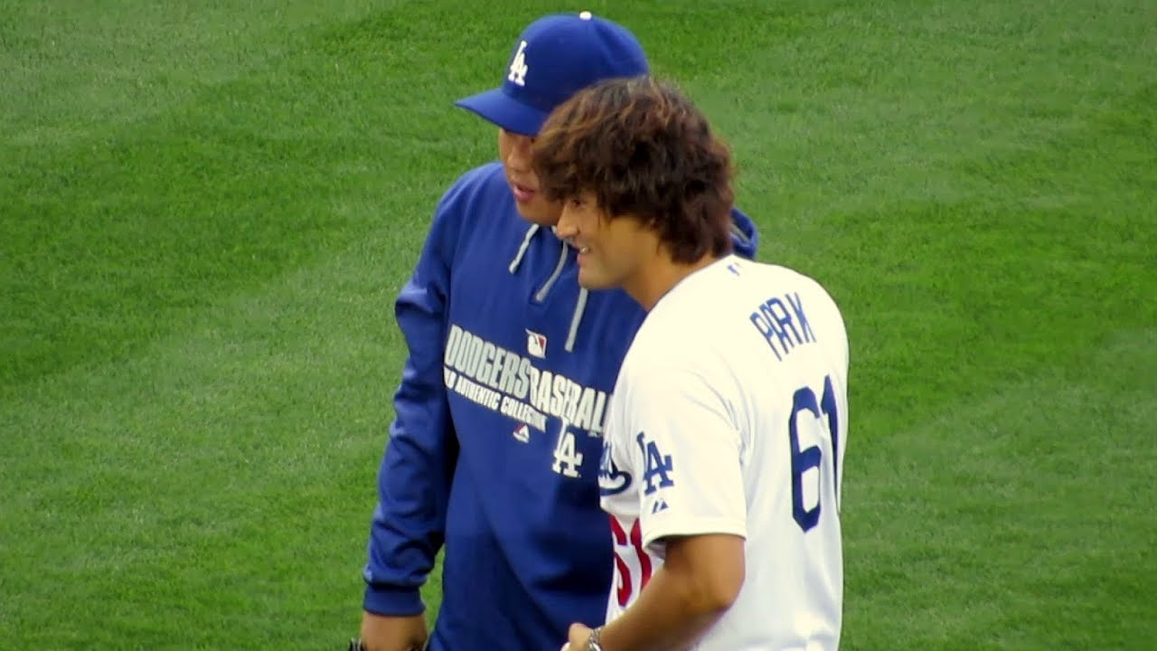Chan Ho Park 박찬호 Throws 1st Pitch to Ryu Hyun-Jin 류현진 at Dodger Stadium 5-27-14