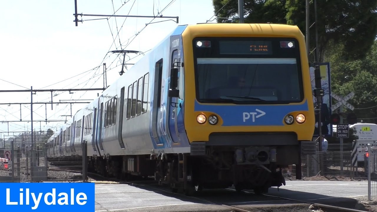 Trains and buses at Lilydale - Melbourne Transport
