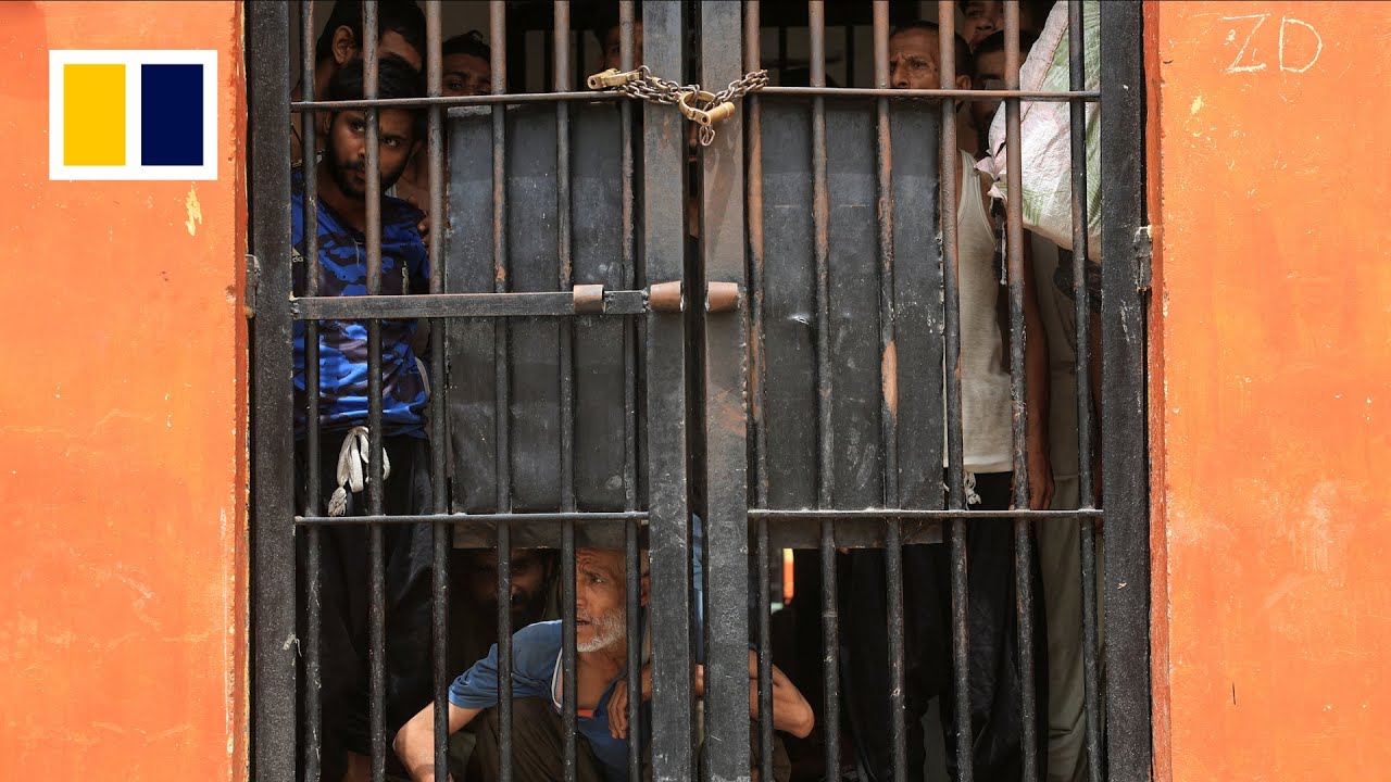 Hundreds of prisoners break out of Pakistani jail after earthquake