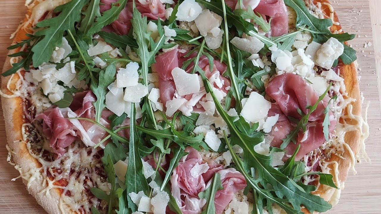 Pizza jambon cru, roquette et parmesan 🇮🇹 Pizza con prosciutto crudo, rucola e parmigiano