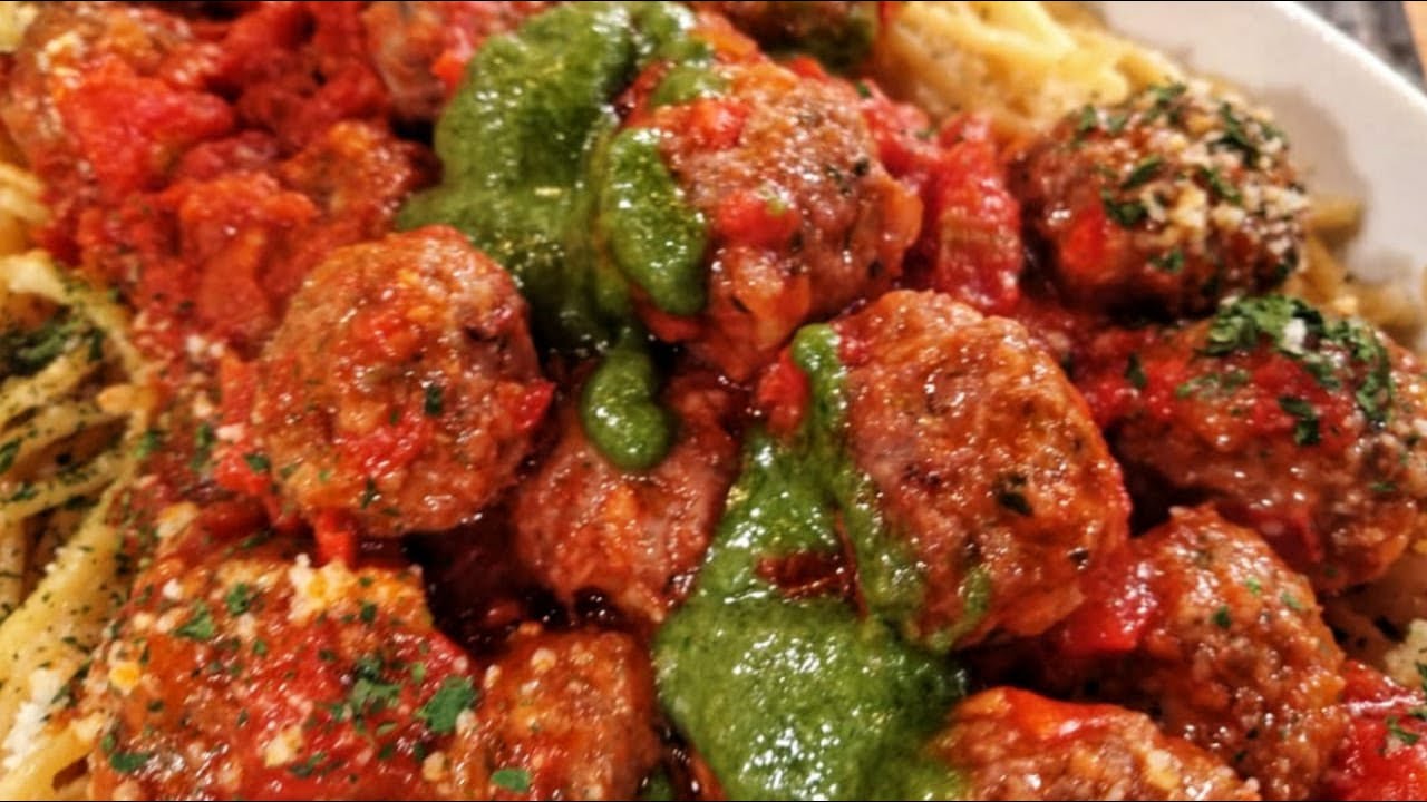 Receta de hoy: Albóndigas con pasta y pancitos rellenos