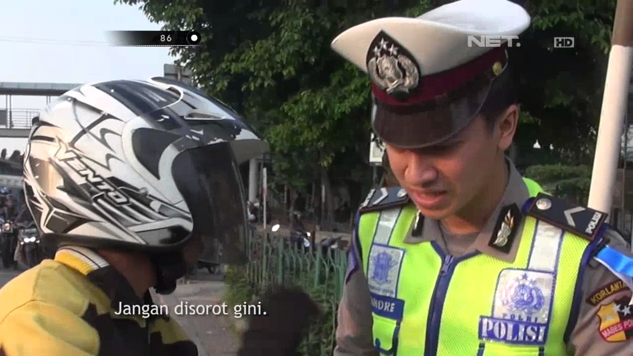 Bripda Andre Ferdiansyah Mendapat Minuman Untuk Berbuka dari Masyarakat - 86