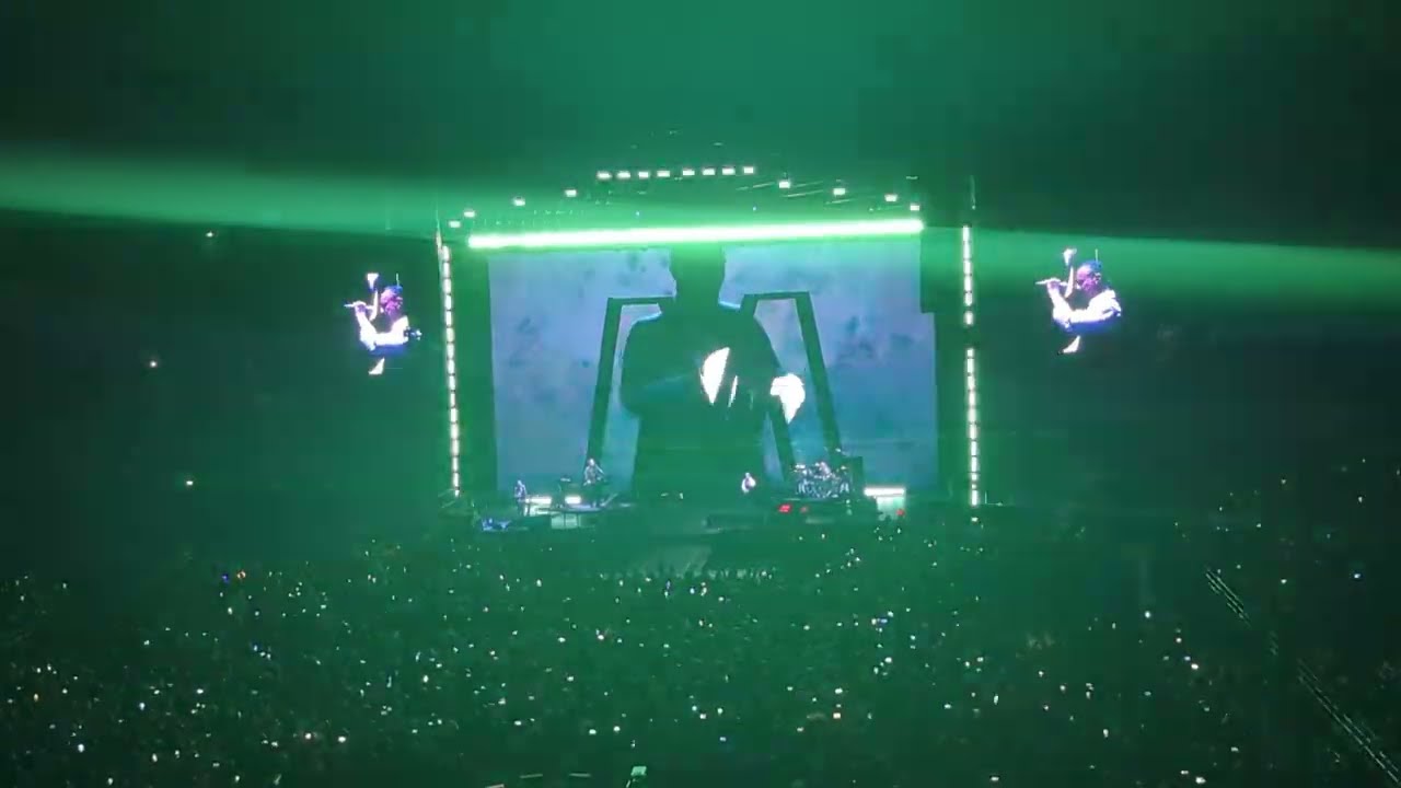 Depeche Mode (live) - Everything Counts - Paris 3.3.24