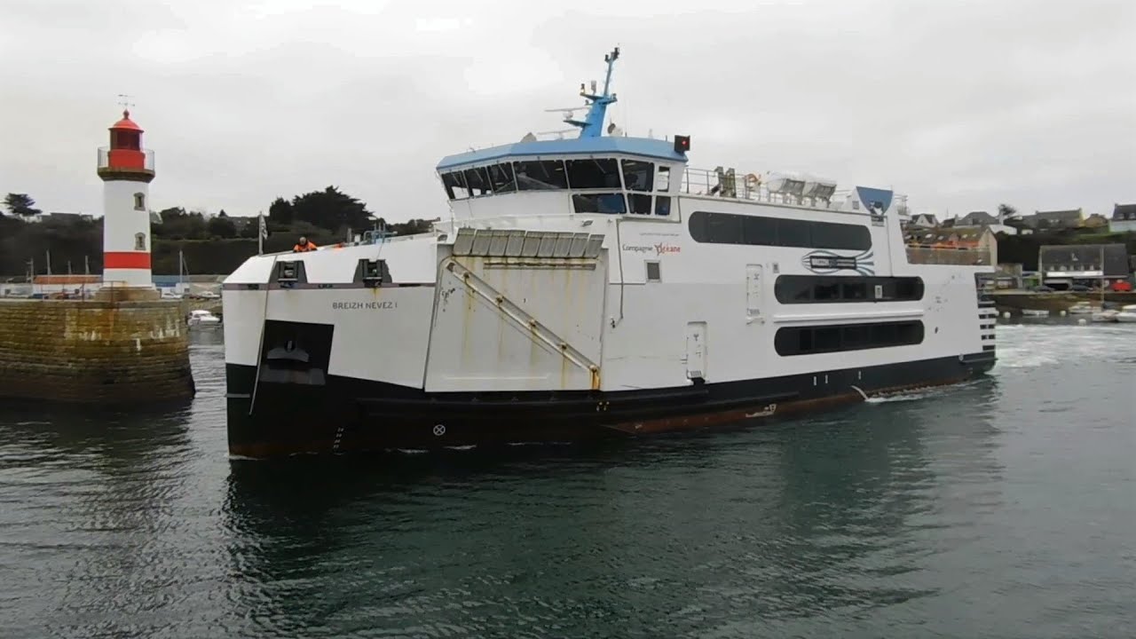 Appareillage du BREIZH NEVEZ 1 de Port Tudy en direction de Lorient.