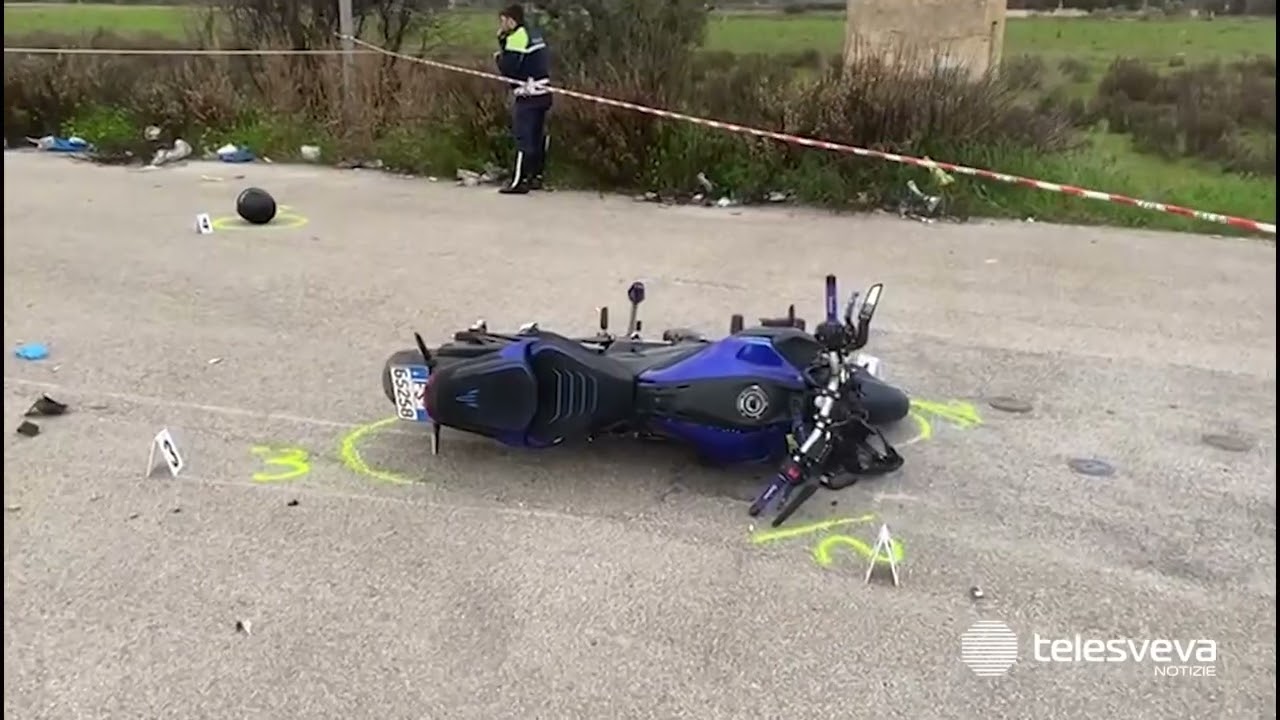 Bari, incidente con la moto: morti 17enne alla guida e un pedone di 18 anni. Ferito un altro ragazzo