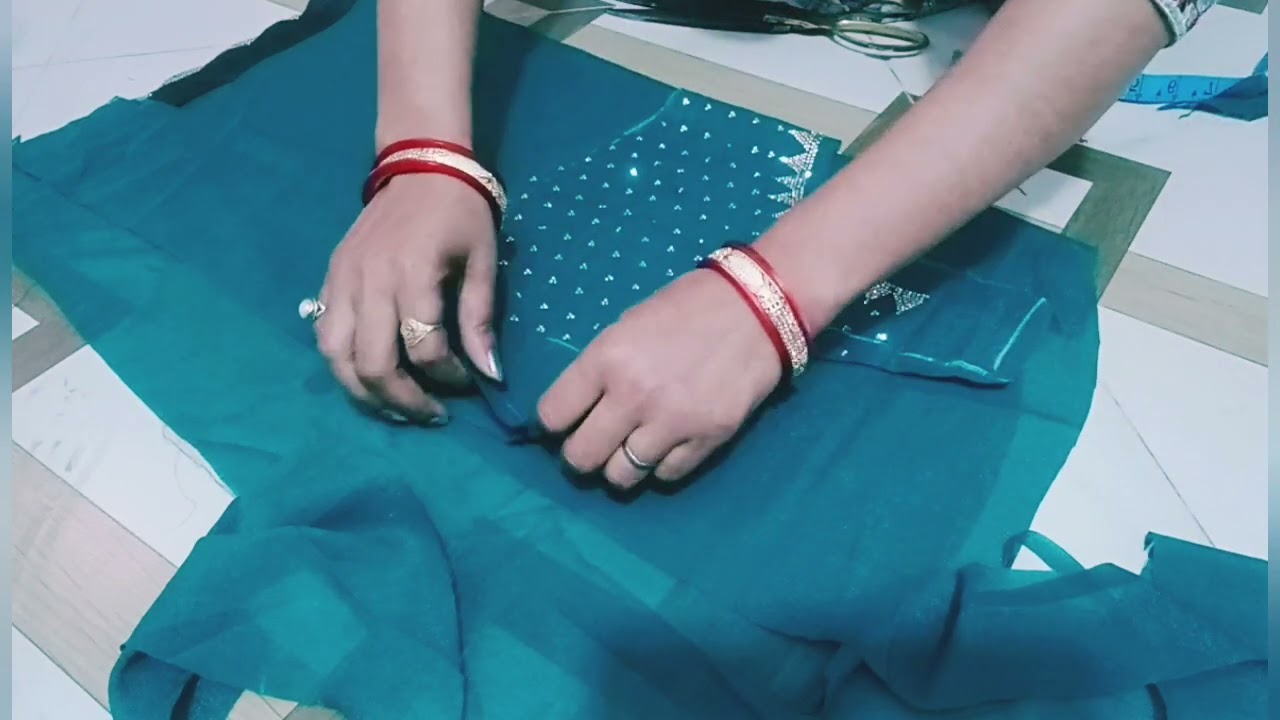 ब्लाउज की कटिंग बहुत ही आसान तरीका से और इजी है 🪡🧵✂️#stichinglovers🤘🥻✂️❤️#trendingvideo #newpost 