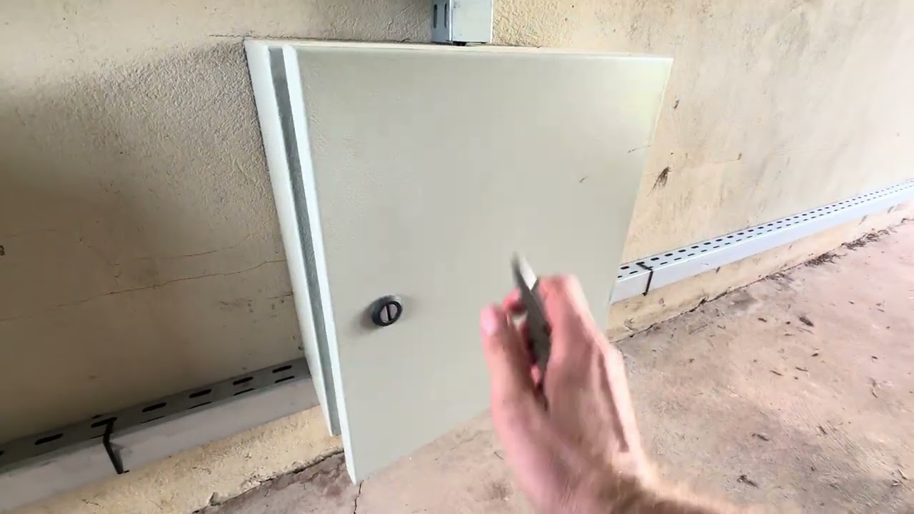 Conectei uma hidrelétrica usando inversores de energia solar