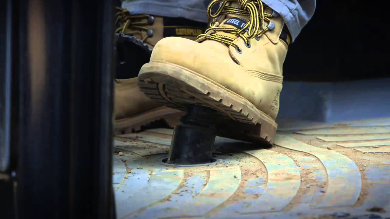 Differential Lock Feature: Cat&reg; Backhoe Loader Operator Tip