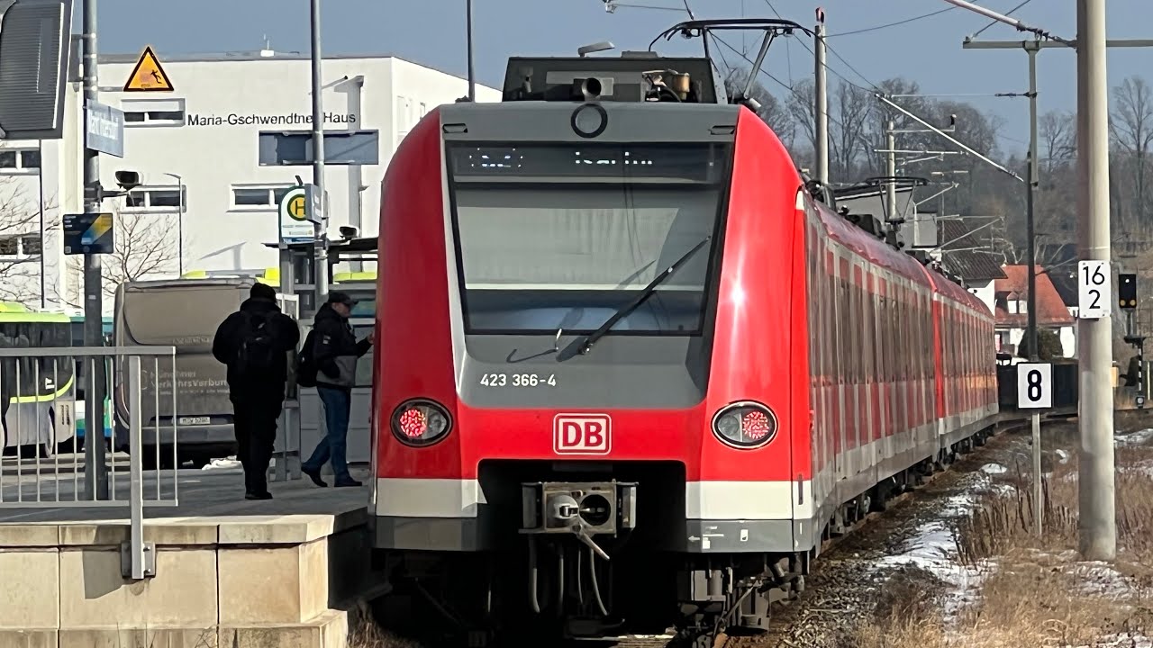 Züge in Markt Indersdorf mit 423 mit Lichtgruß 