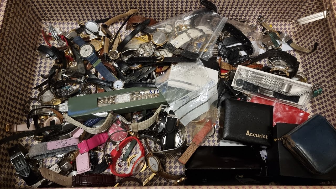 Part 2 I paid £150 for this suitcase full of watches let's see what we got 
