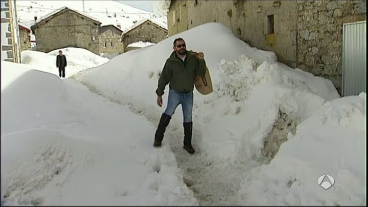 Un pueblo de León se queda incomunicado por las intensas nevadas