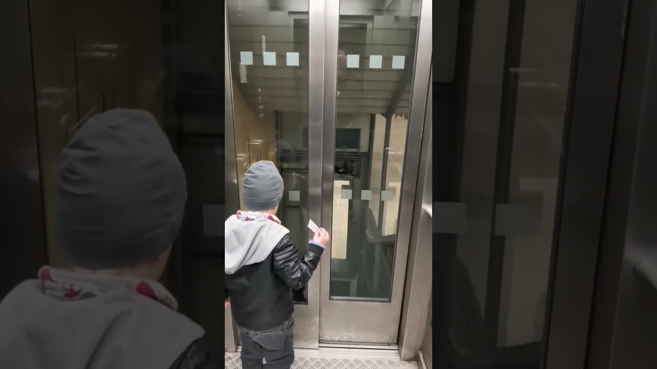 V&yacute;tah ve stanici H&aacute;je, linka C   Lift at H&aacute;je metro station, Prague