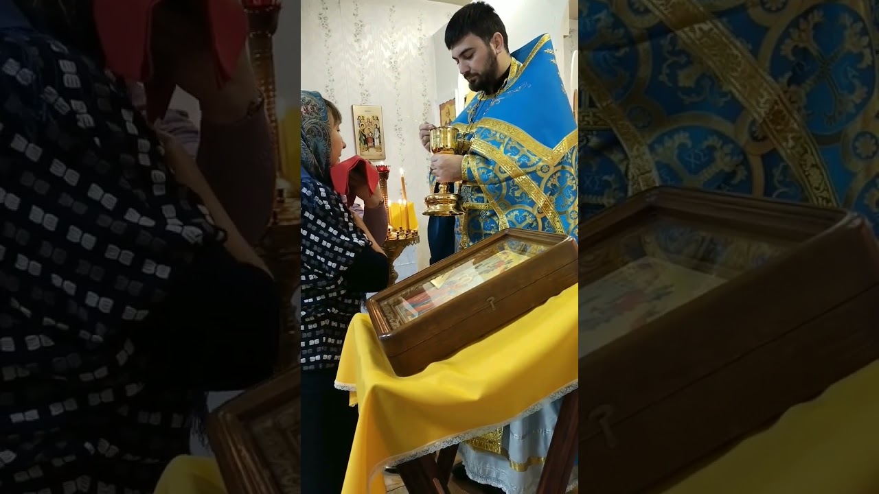 Причастие в храме.