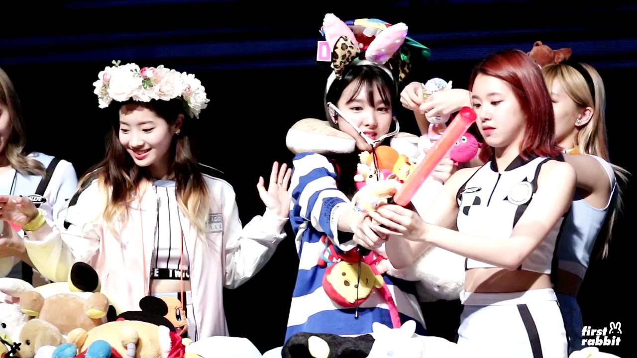 160618 트와이스 대전 팬사인회 - 맏내는힘들어 (나연)