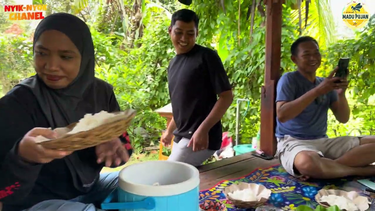 Mukbang durian di farm madu pujan 