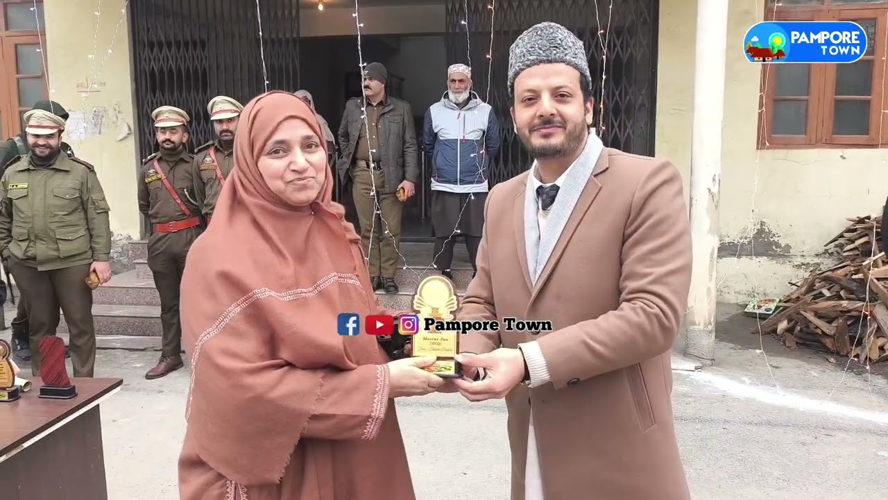 PAMPORE II Tehsildar Pampore Malik Asif Ahmad Unfurled National flag at Tehsil Office Pampore. 