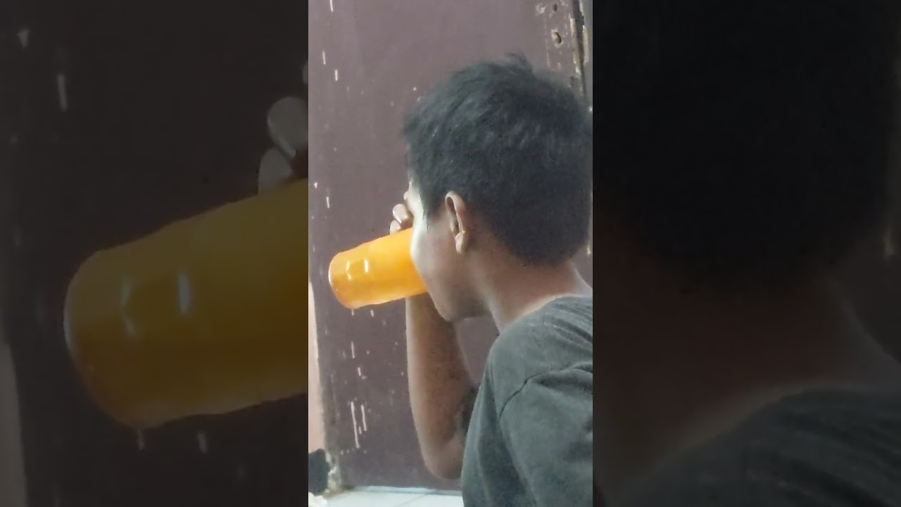 ENAK BANGET YANG LAGI MAKAN MARTABAK