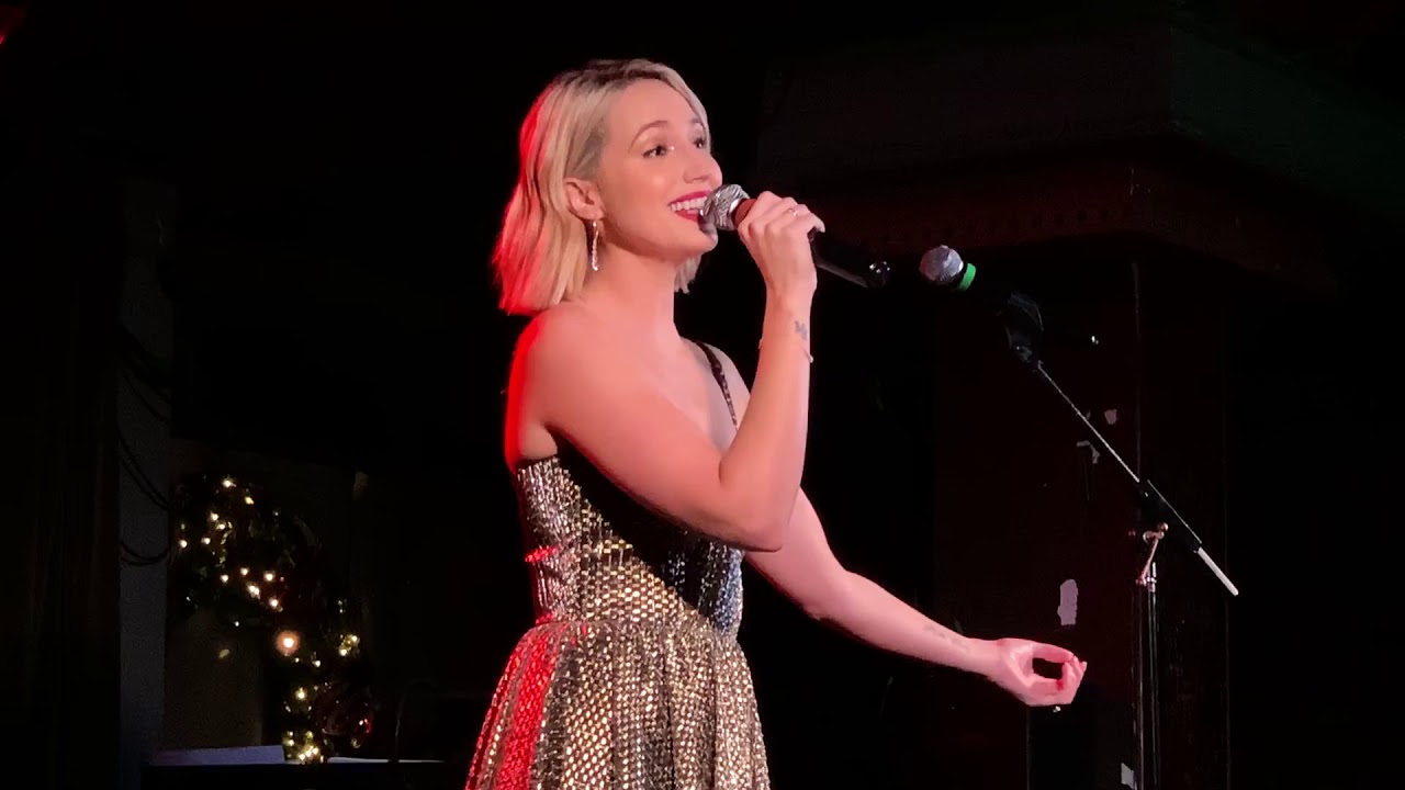 Molly McCook - It's Beginning to Look a Lot Like Christmas (12/5)