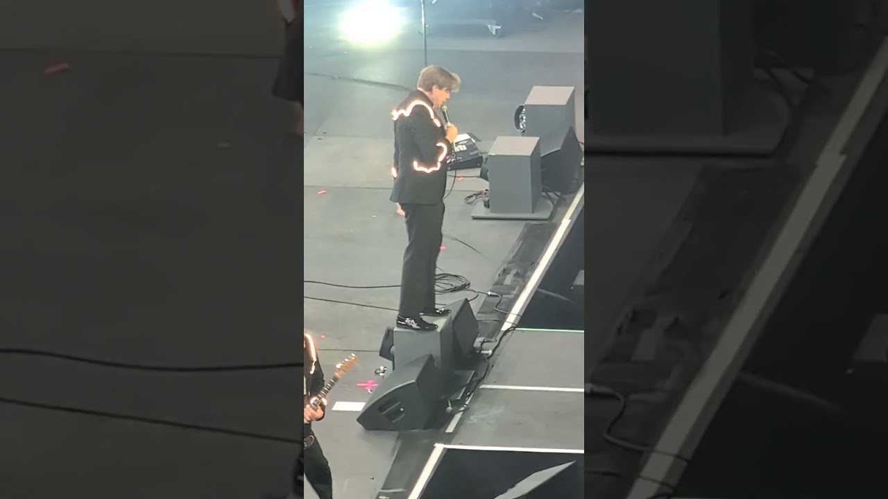 The Hives Stockholm Avicii Arena 251206 - Enough Is Enough 